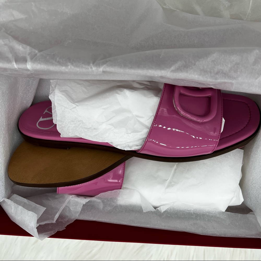 Valentino VLogo Pink Patent Leather Sildes - Picture 4 of 11